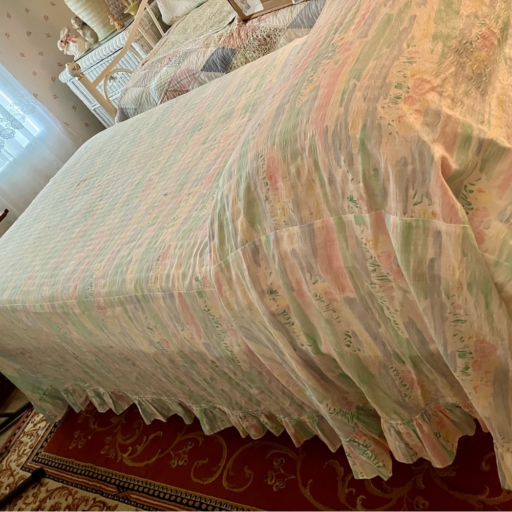 SEERSUCKER RUFFLED COTTON set of 2 TWIN BEDSPREADS FLORAL GARDEN PASTELS - Picture 2 of 16